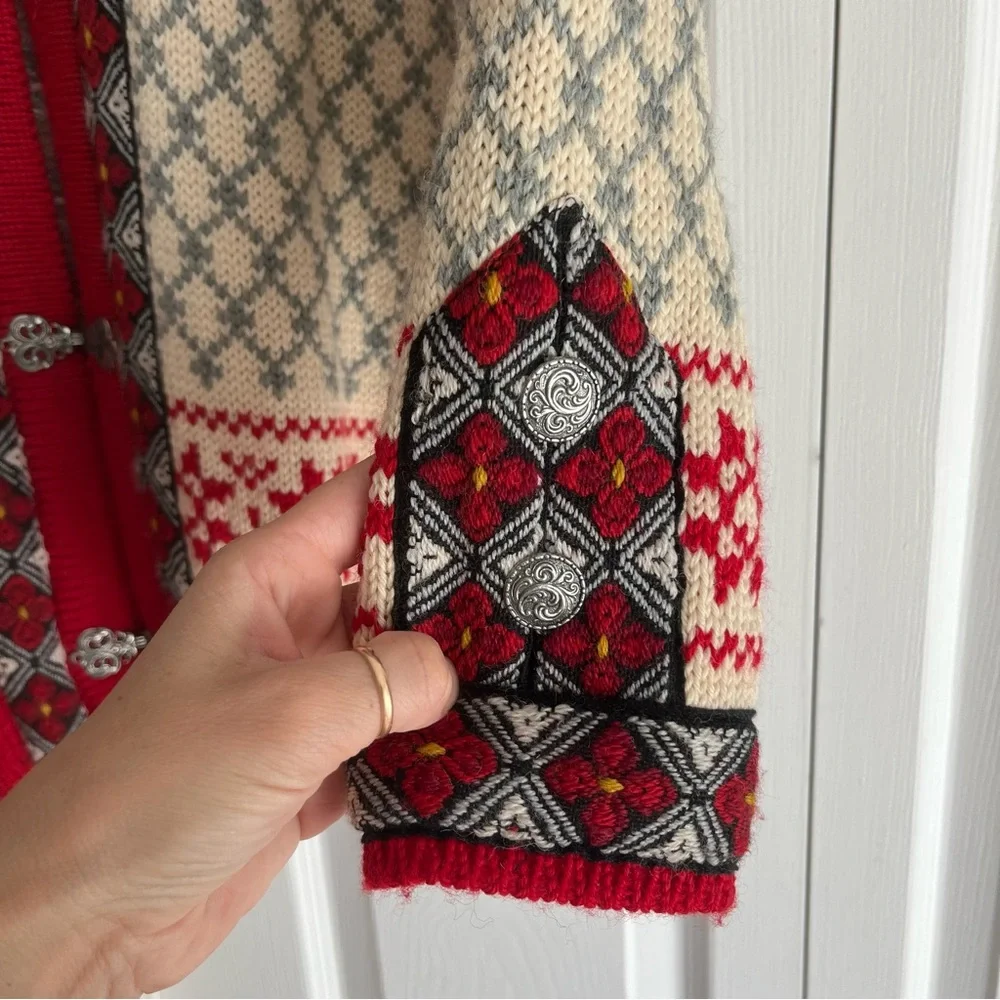 VINTAGE Dale of Norway Scandi Wool Knit Fair Isle Sweater